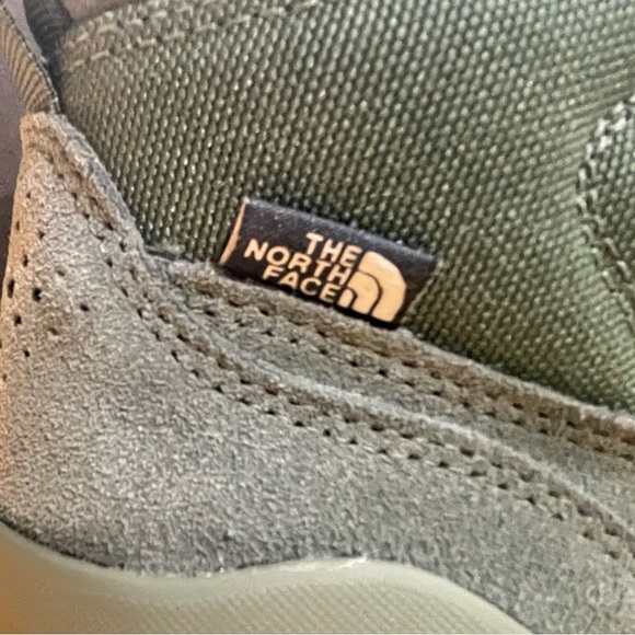 Brand new unworn in box The North Face water proof Berkeley boot. Only size 13 - Picture 4 of 6